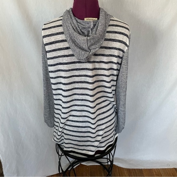 Brochure hooded striped thin sweater​ - Picture 9 of 10